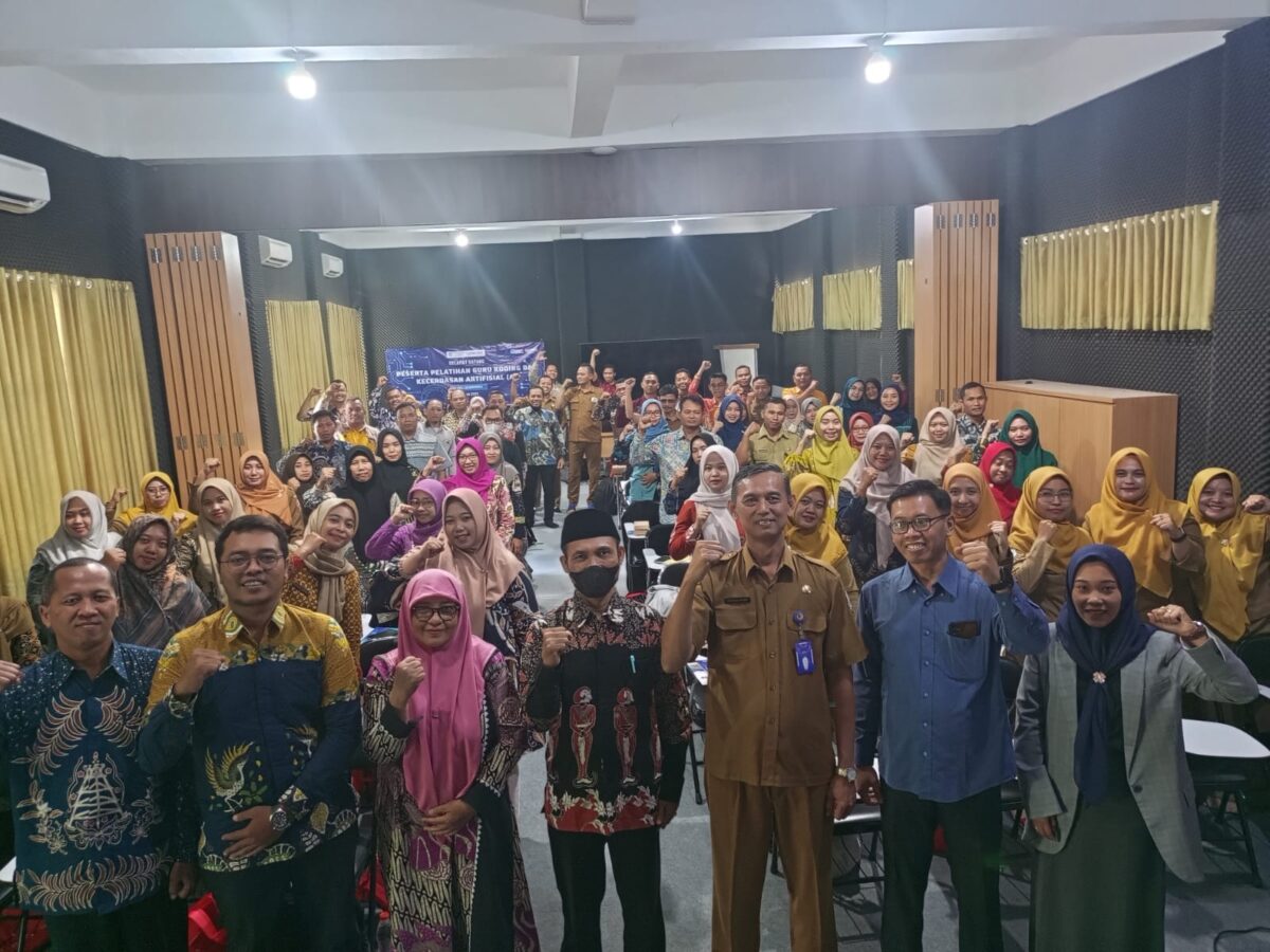 Transformasi Pembelajaran Dimulai: Guru Bojonegoro Belajar Coding di UNUGIRI