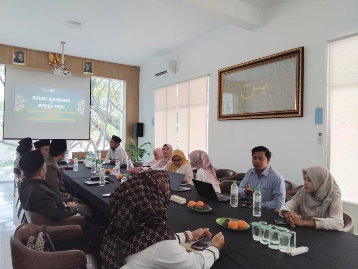 PASCASARJANA UNUGIRI LAKUKAN STUDI BANDING DAN STUDI TIRU KE UNISDA LAMONGAN